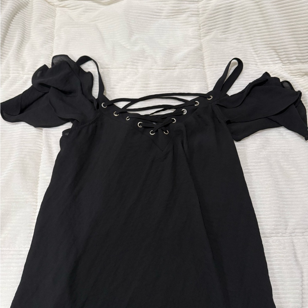 BOLD elements Black Lace-Up Cold-Shoulder Tank top